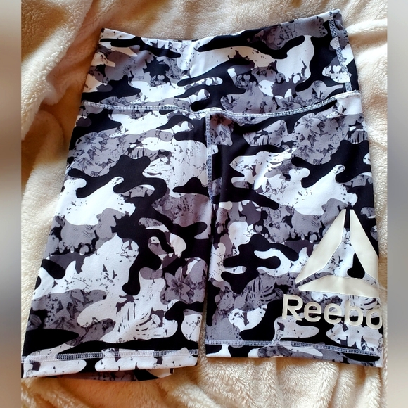 Women's Reebok Camo Biker Shorts ( Size: S ) - Picture 6 of 6